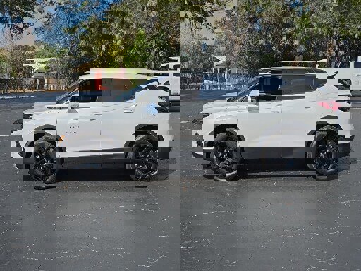 Used 2022 Chevrolet Blazer LT image 2
