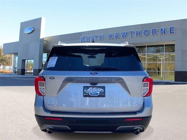Certified 2022 Ford Explorer XLT w/ Equipment Group 202A image 3