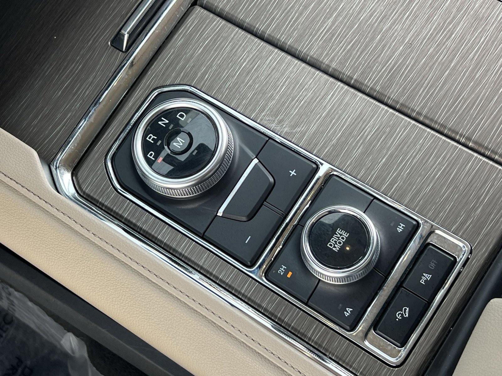 Certified 2024 Ford Expedition Limited image 22