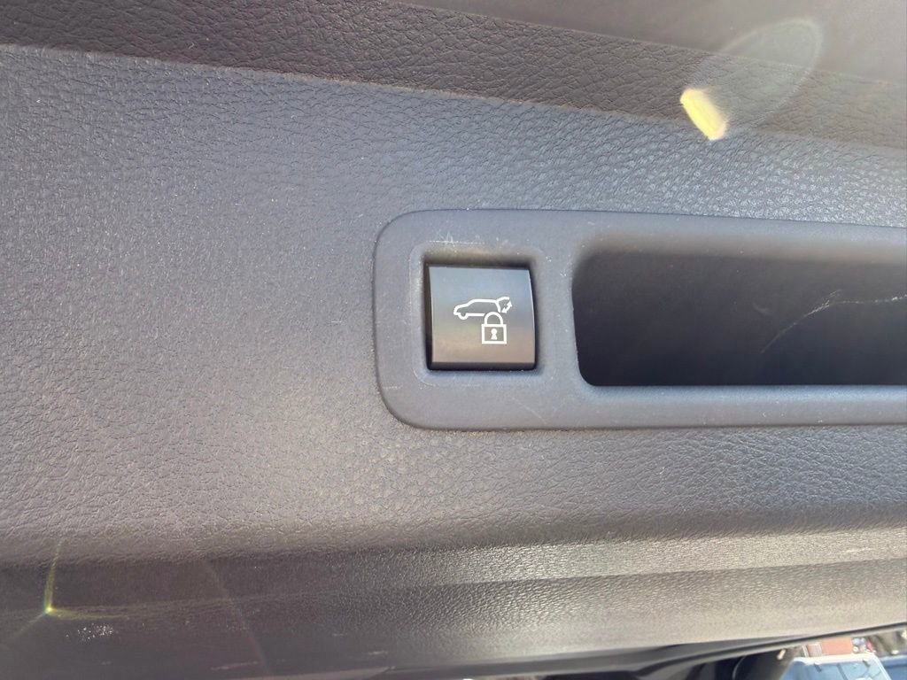 Used 2025 Toyota Sienna XSE w/ XSE Plus Package image 35