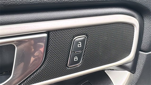 Certified 2021 Ford Explorer XLT w/ Equipment Group 202A image 10