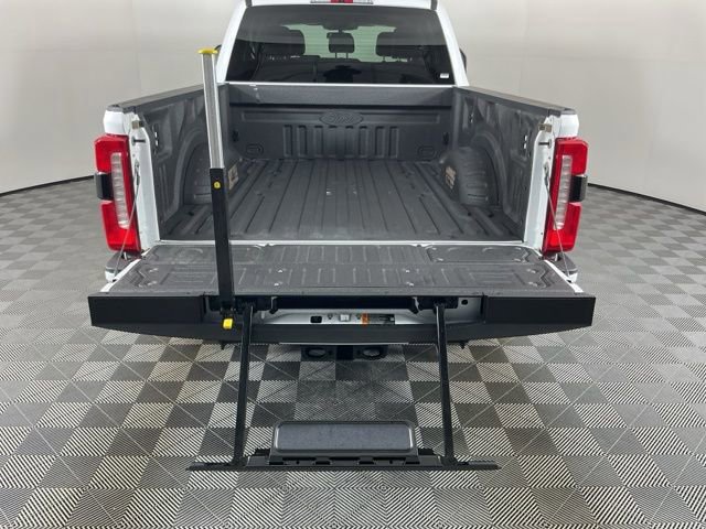 Certified 2025 Ford F350 Lariat w/ Black Appearance Package image 9