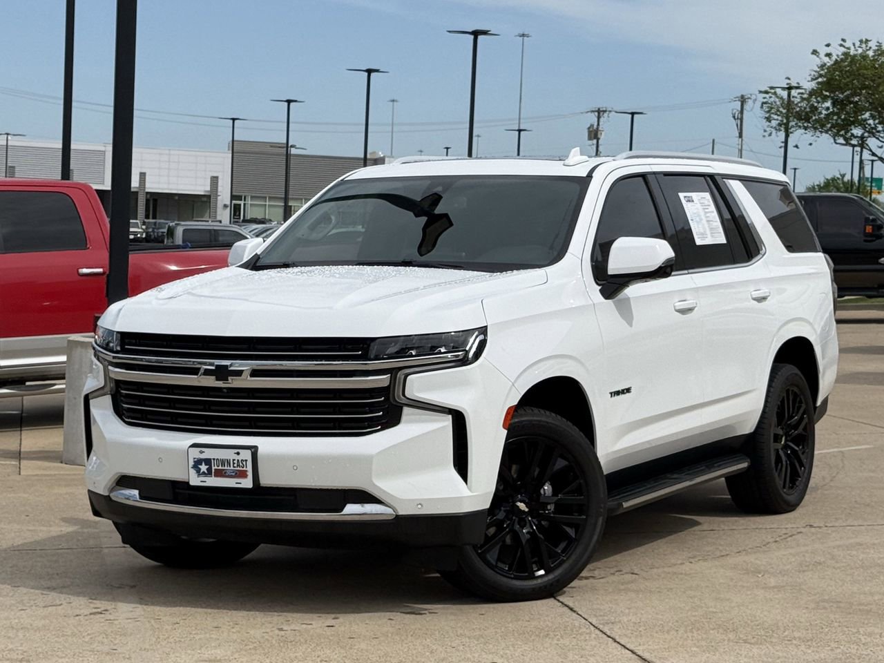 Used 2022 Chevrolet Tahoe LT w/ Luxury Package image 2