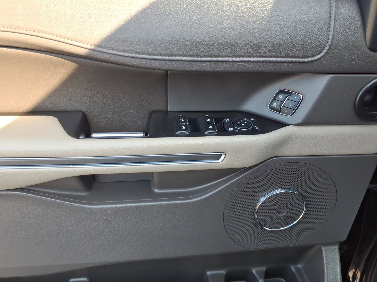 Certified 2021 Ford Expedition Max XLT image 11