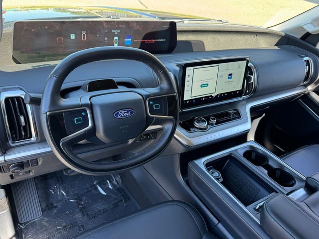 Certified 2025 Ford Expedition Platinum AWD/4WD image 3