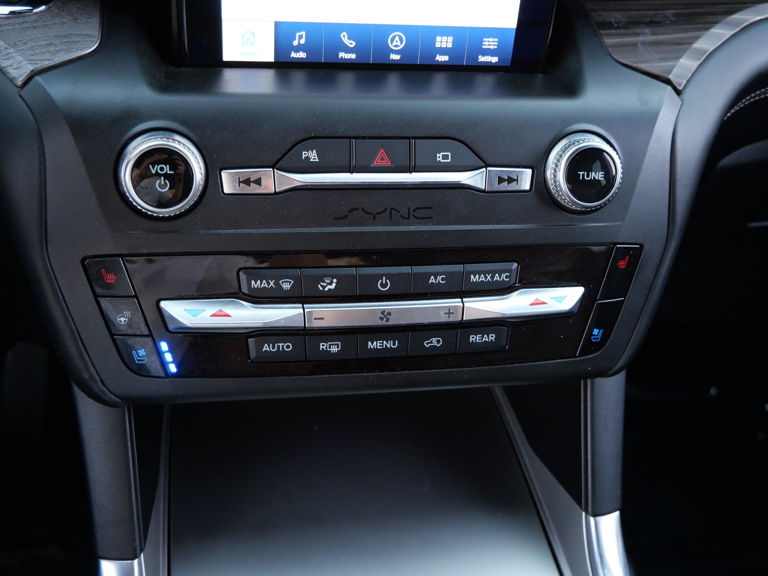Certified 2020 Ford Explorer Platinum w/ Premium Technology Package AWD/4WD image 23