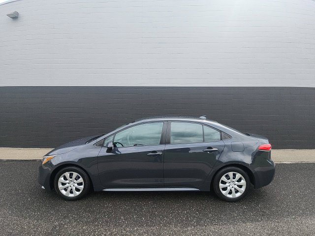 Used 2025 Toyota Corolla LE FWD image 3