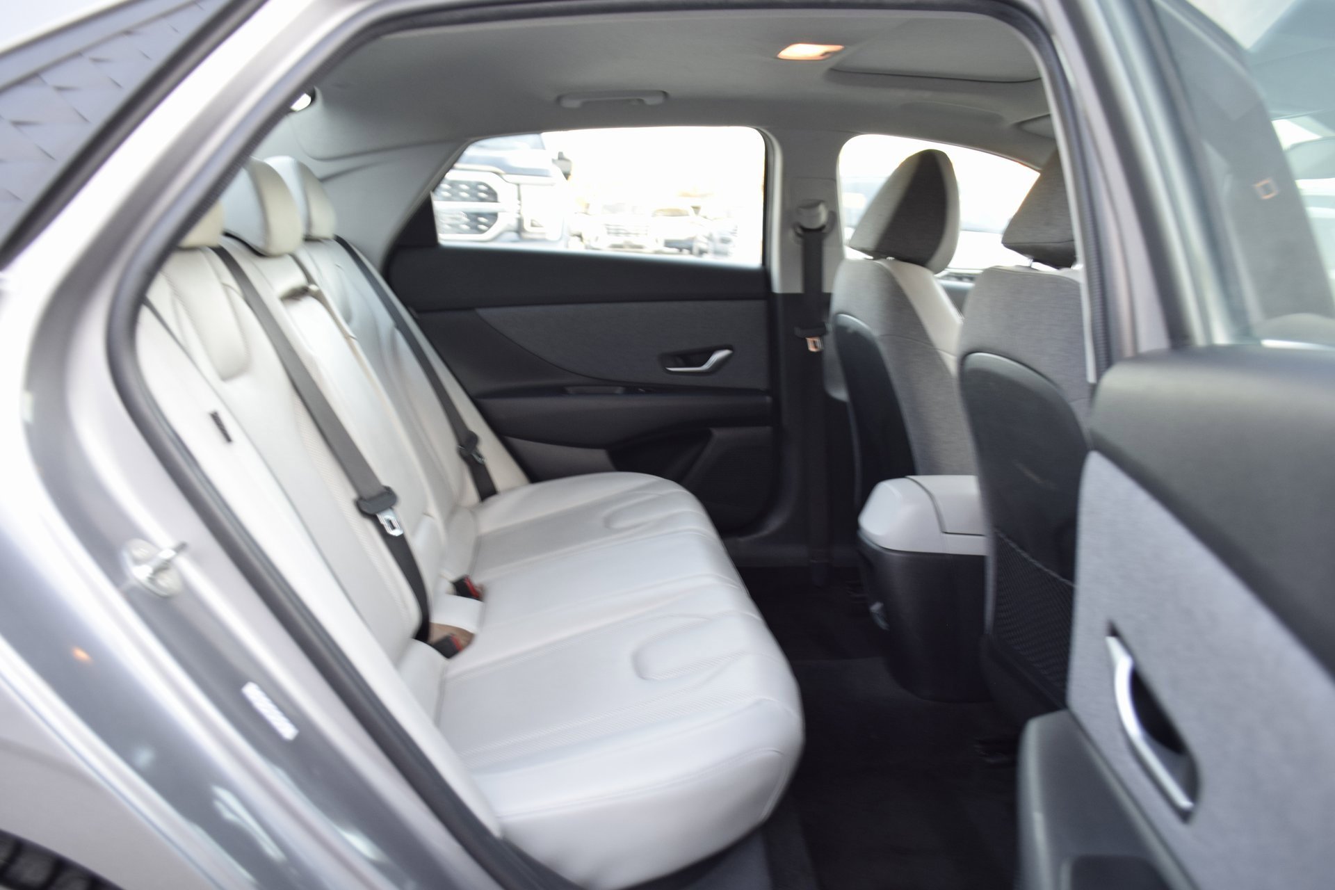 Used 2024 Hyundai Elantra Limited image 23