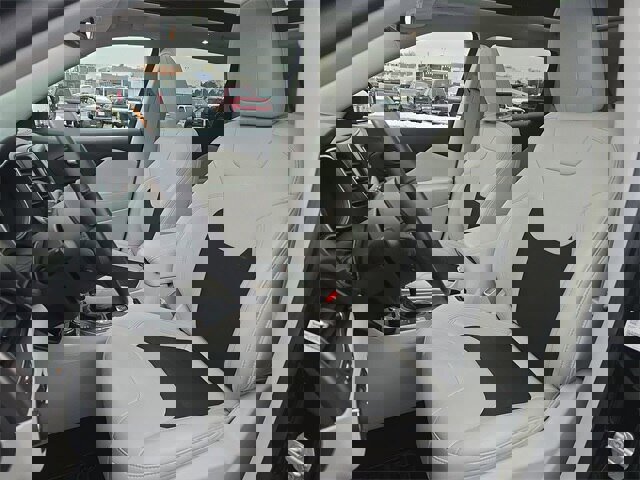 Used 2020 Jeep Cherokee Latitude Plus w/ Comfort/Convenience Group image 11