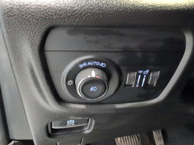 Used 2023 Jeep Grand Cherokee Limited AWD/4WD image 17