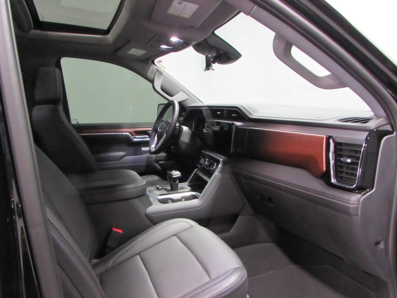 Used 2023 GMC Sierra 1500 Denali w/ Denali Reserve Package AWD/4WD image 17