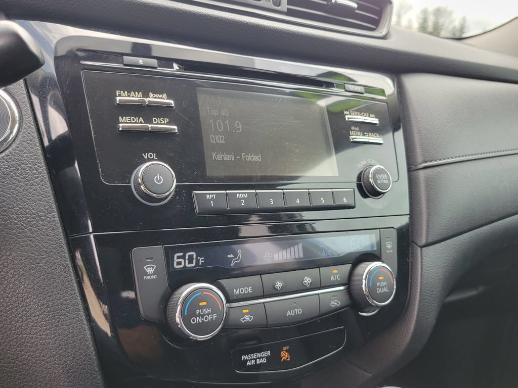 Used 2017 Nissan Rogue SV FWD image 28