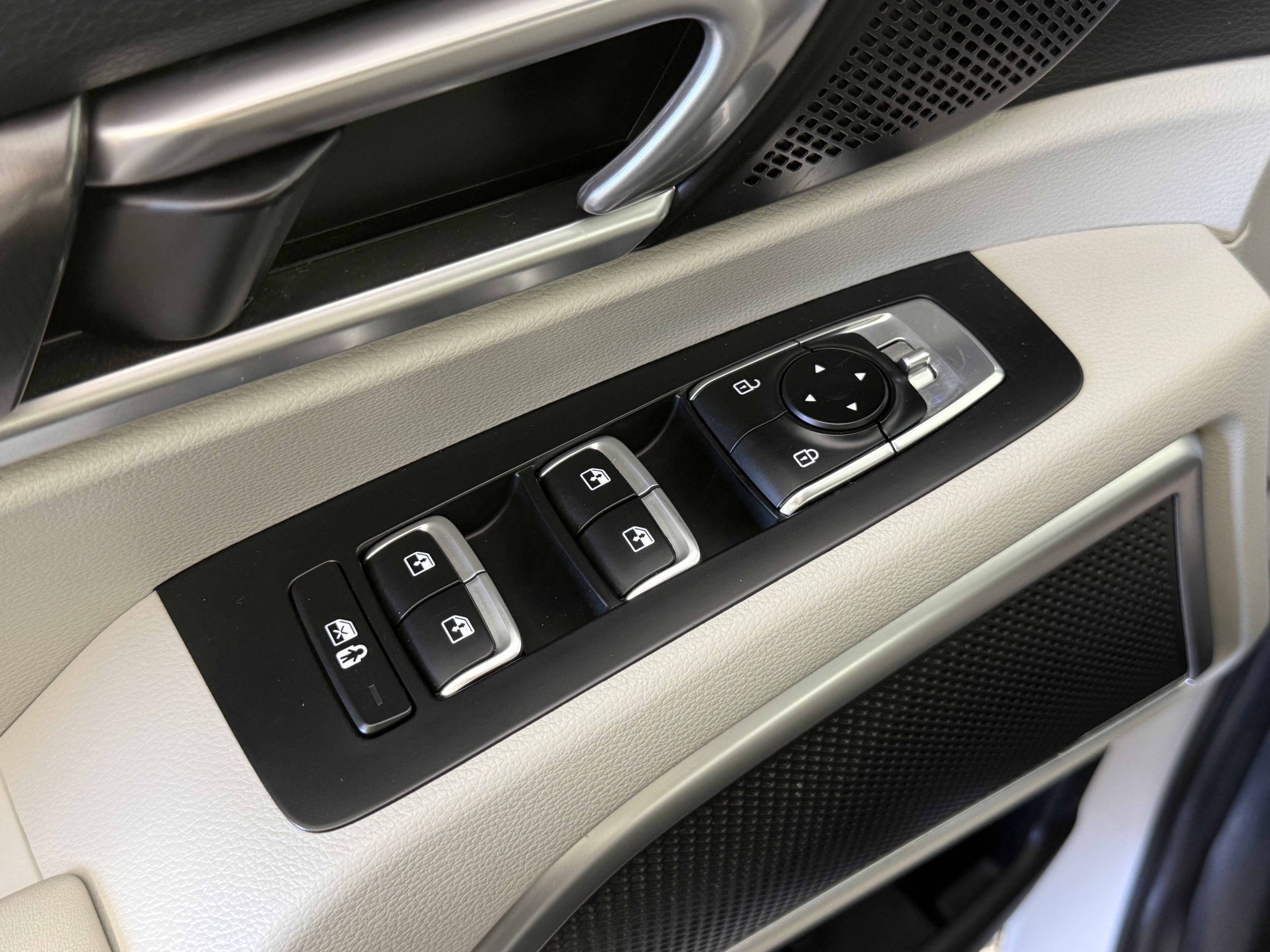 Used 2023 Kia Telluride S image 16