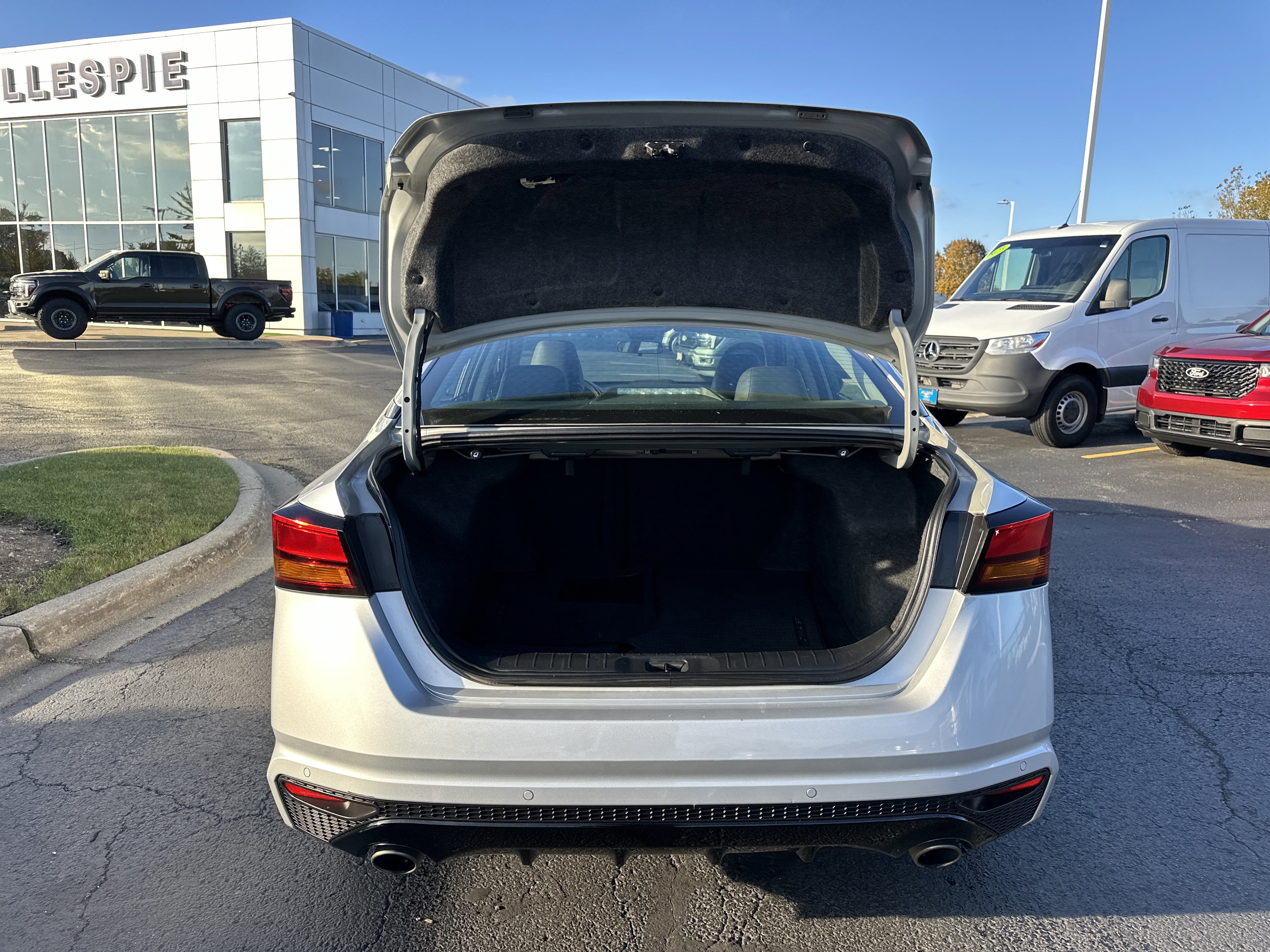 Used 2023 Nissan Altima 2.5 SR image 9