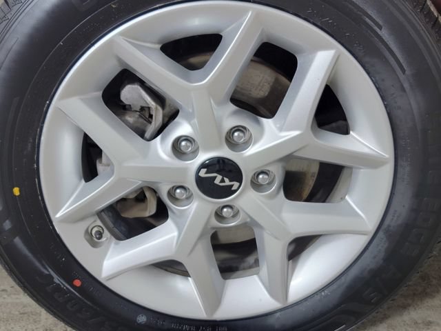 Used 2025 Kia Soul LX w/ LX Technology Package FWD image 10