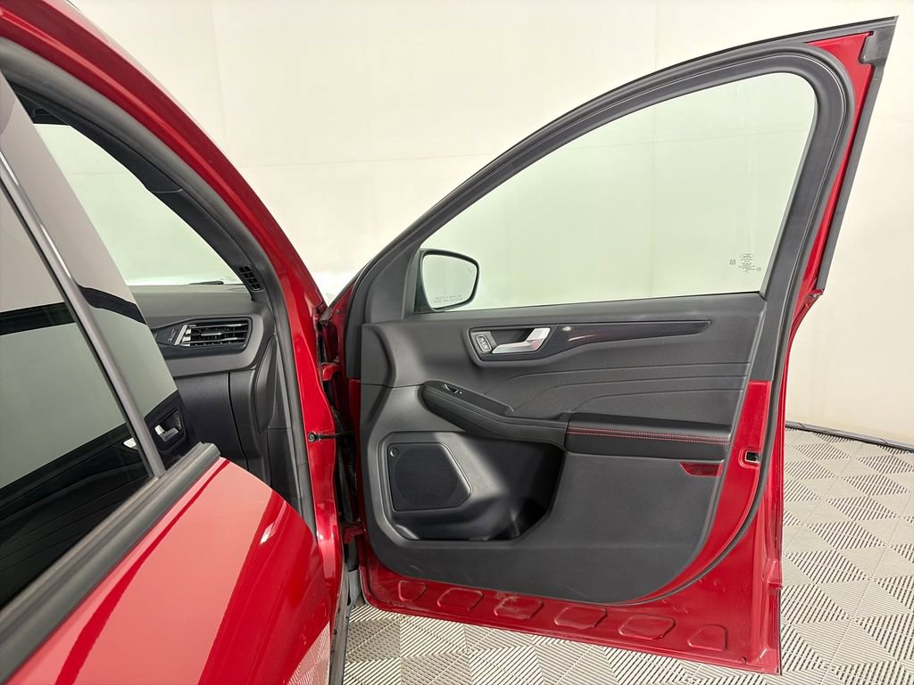 Certified 2025 Ford Escape ST-Line Select AWD/4WD image 30