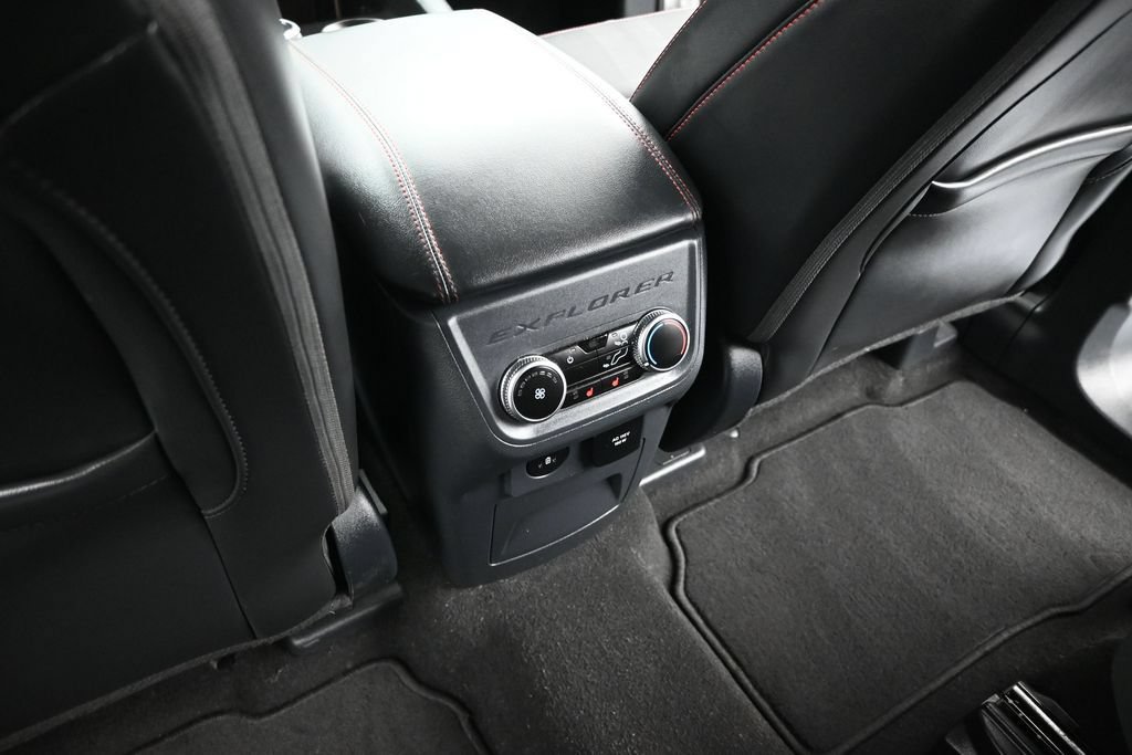 Certified 2025 Ford Explorer ST-Line w/ Premium Package RWD image 22