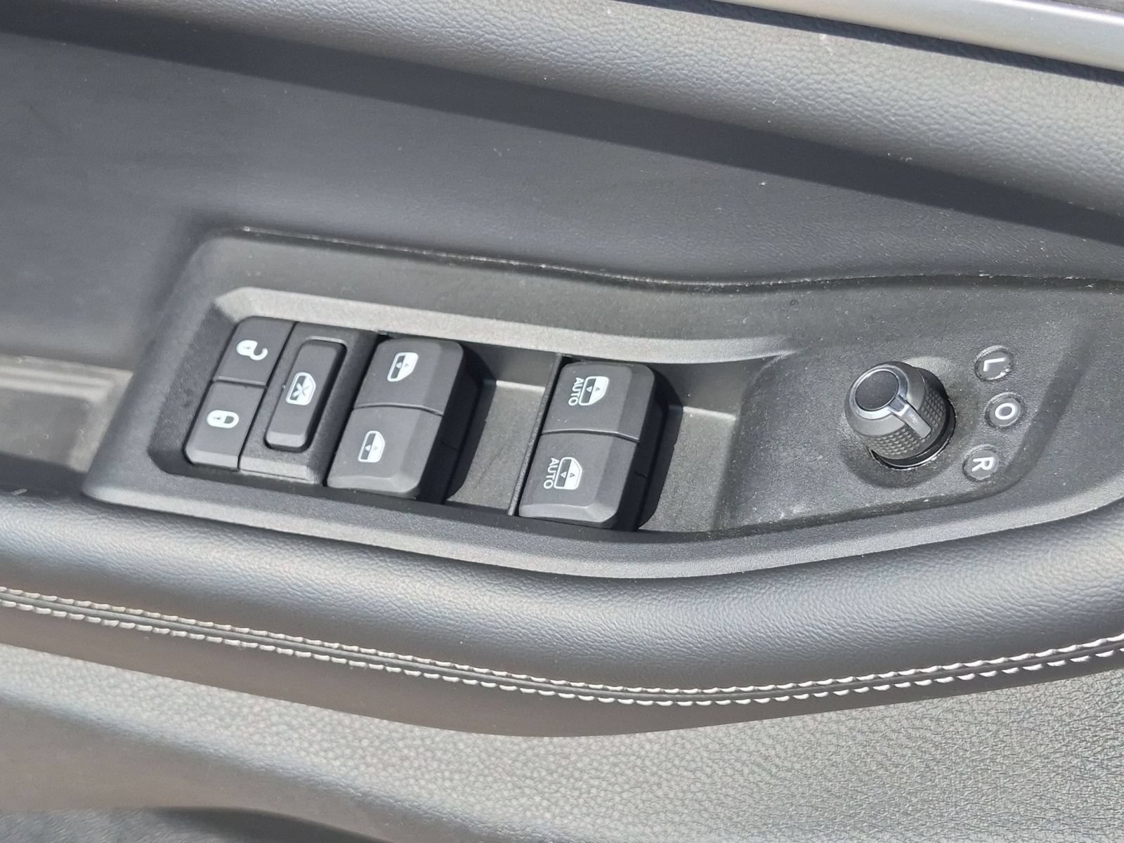 Used 2024 Jeep Grand Cherokee L Limited w/ Luxury Tech Group II AWD/4WD image 16