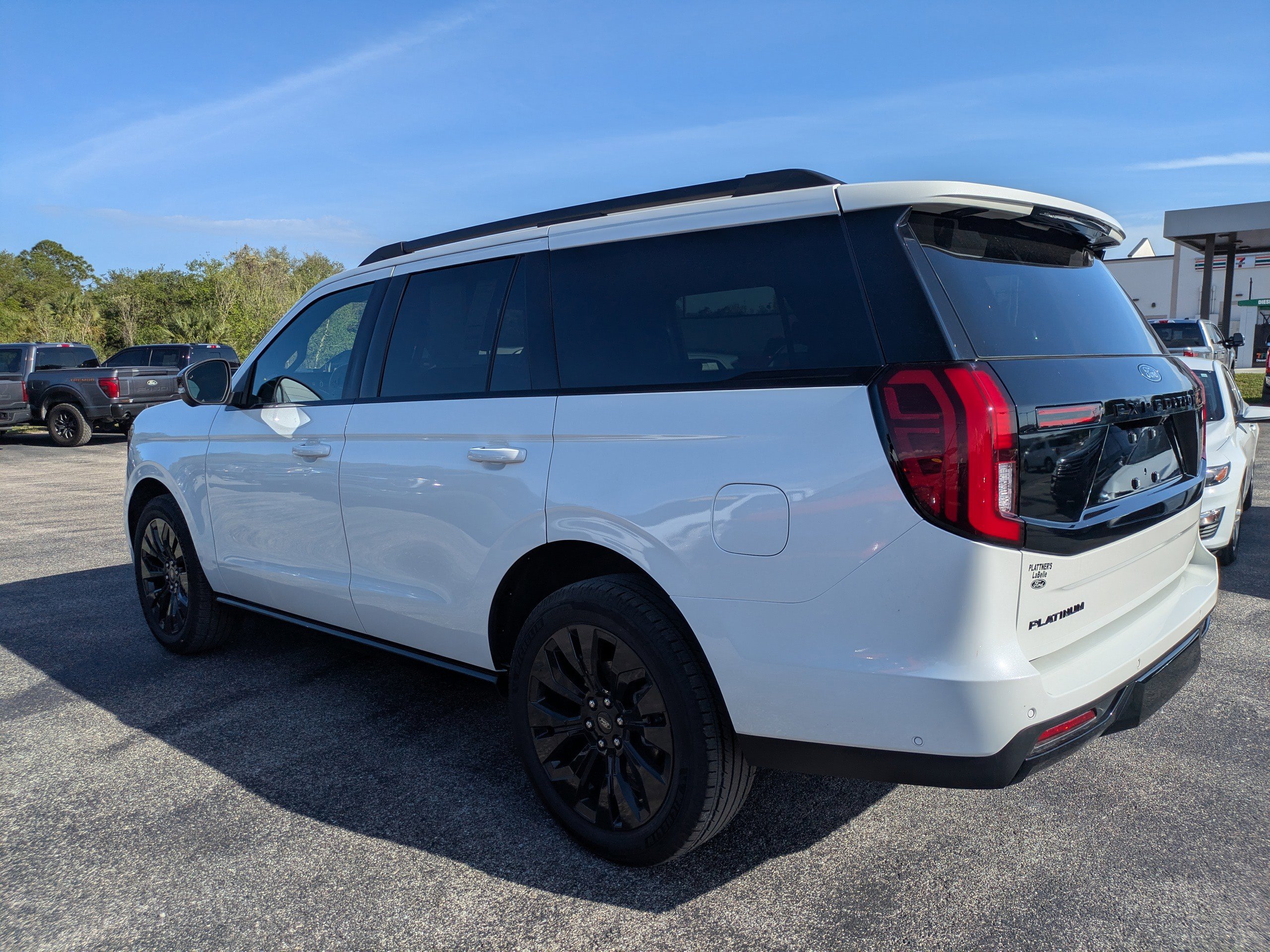 Certified 2025 Ford Expedition Platinum w/ Stealth Appearance Package AWD/4WD image 6