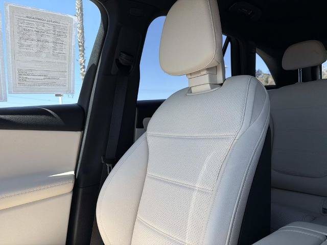 Used 2025 Mercedes-Benz GLC 350e 4MATIC image 27