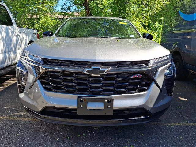 Used 2024 Chevrolet Trax RS w/ Driver Confidence Package FWD image 2