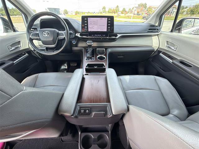 Used 2022 Toyota Sienna XLE FWD image 15
