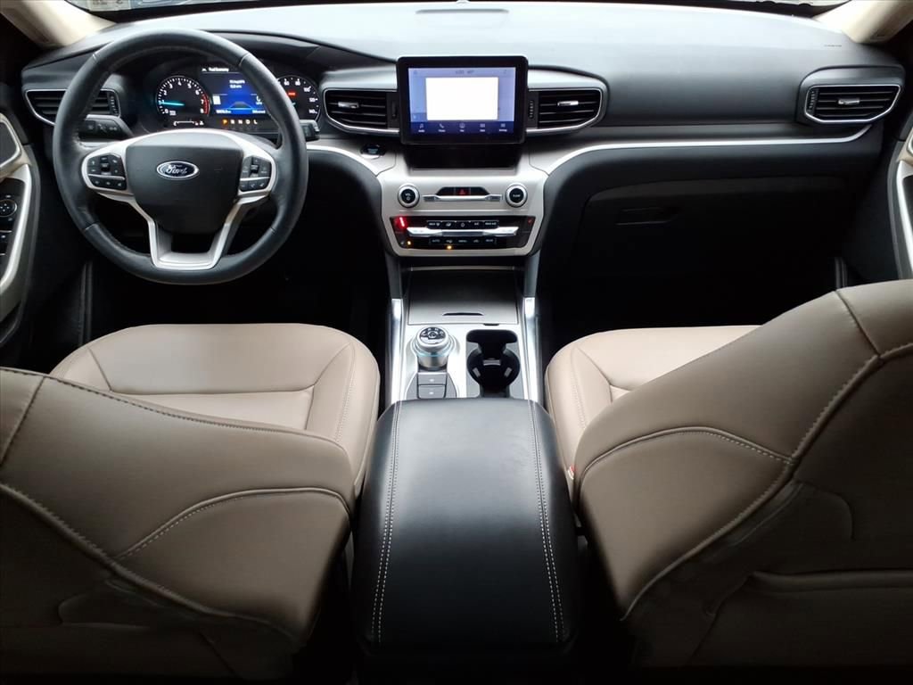 Certified 2022 Ford Explorer XLT w/ Equipment Group 202A image 8