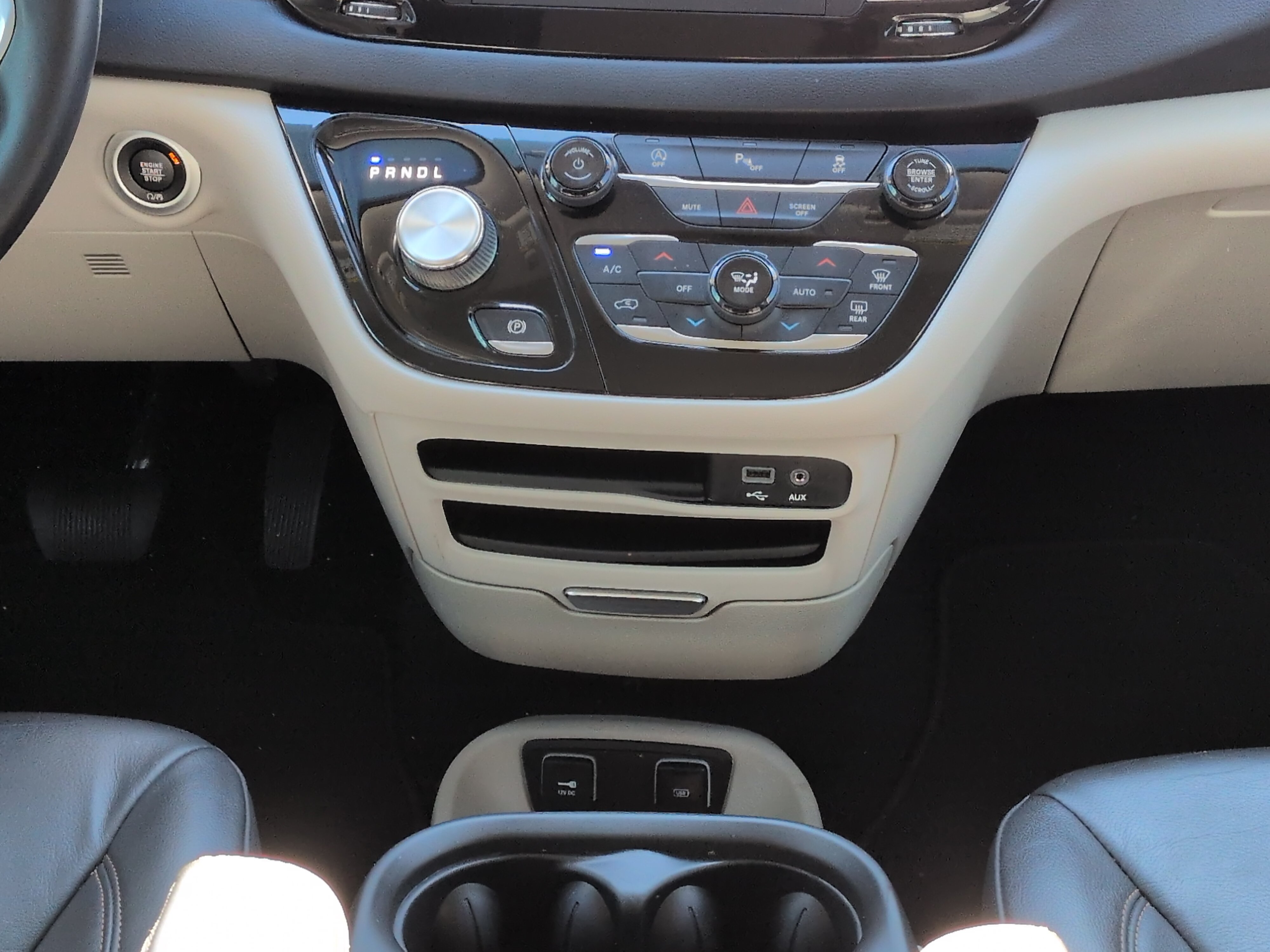 Used 2020 Chrysler Pacifica Touring-L FWD image 17