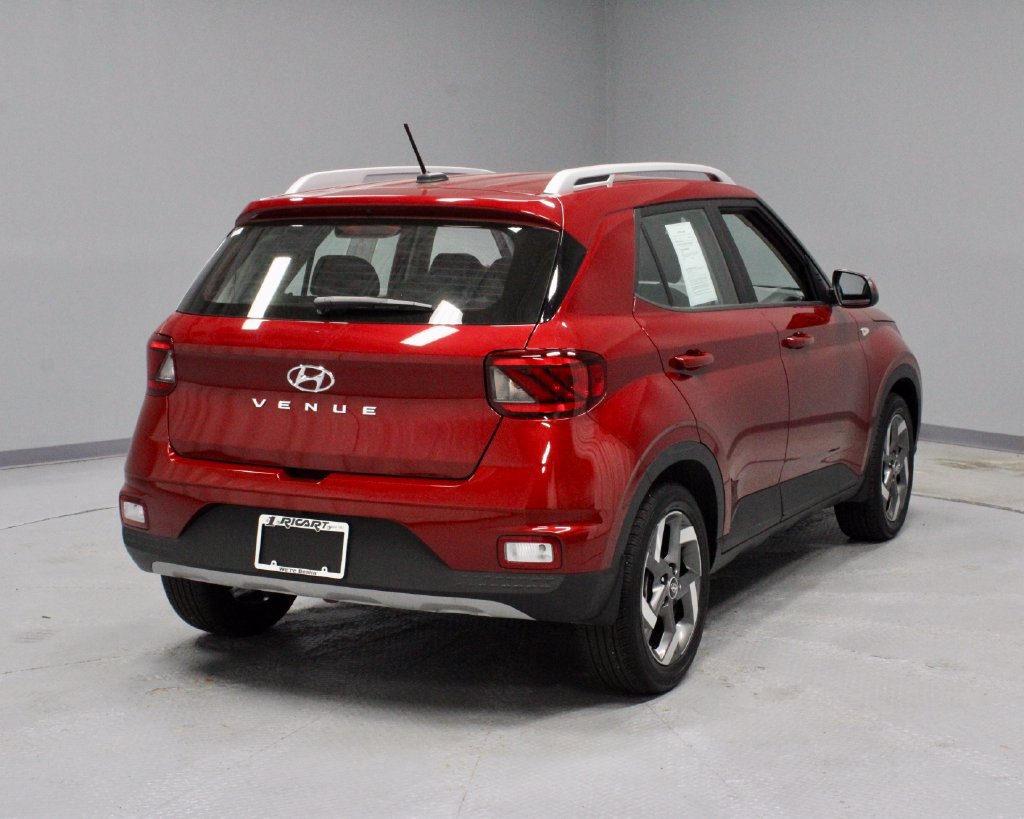 Used 2025 Hyundai Venue SEL FWD image 11