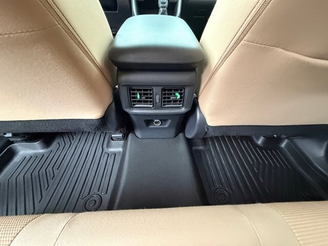 Used 2020 Toyota RAV4 LE w/ Carpet Mat Package AWD/4WD image 32
