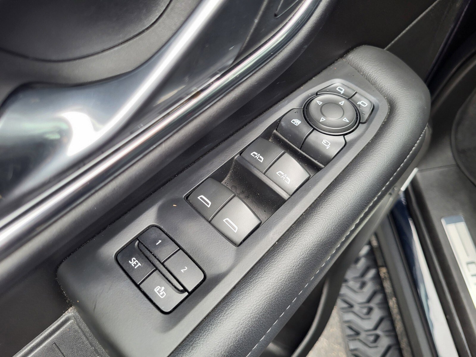 Used 2023 Chevrolet Suburban Z71 w/ Luxury Package image 19