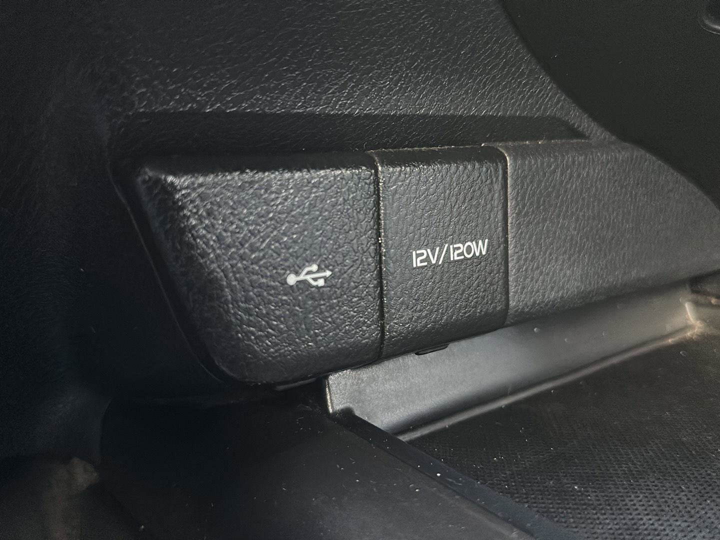 Used 2024 Toyota Camry SE image 30