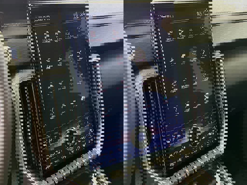 Used 2025 GMC Acadia Elevation image 20