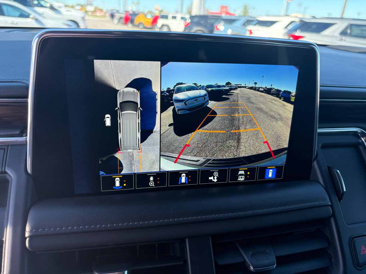 Used 2023 Chevrolet Tahoe LT w/ Luxury Package image 27