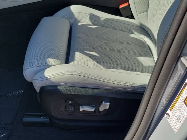 Used 2024 BMW X5 sDrive40i w/ M Sport Package RWD image 16