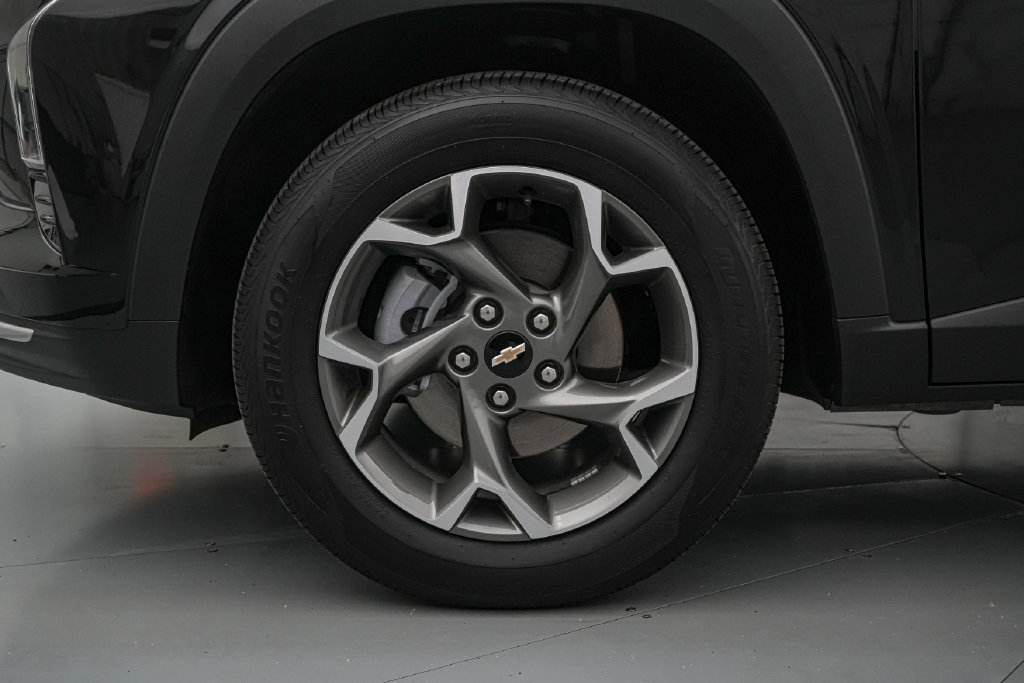 Used 2026 Chevrolet Trax LT FWD image 10
