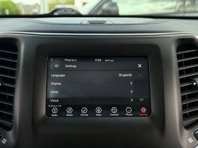 Used 2020 Jeep Cherokee Latitude w/ Cold Weather Group AWD/4WD image 19