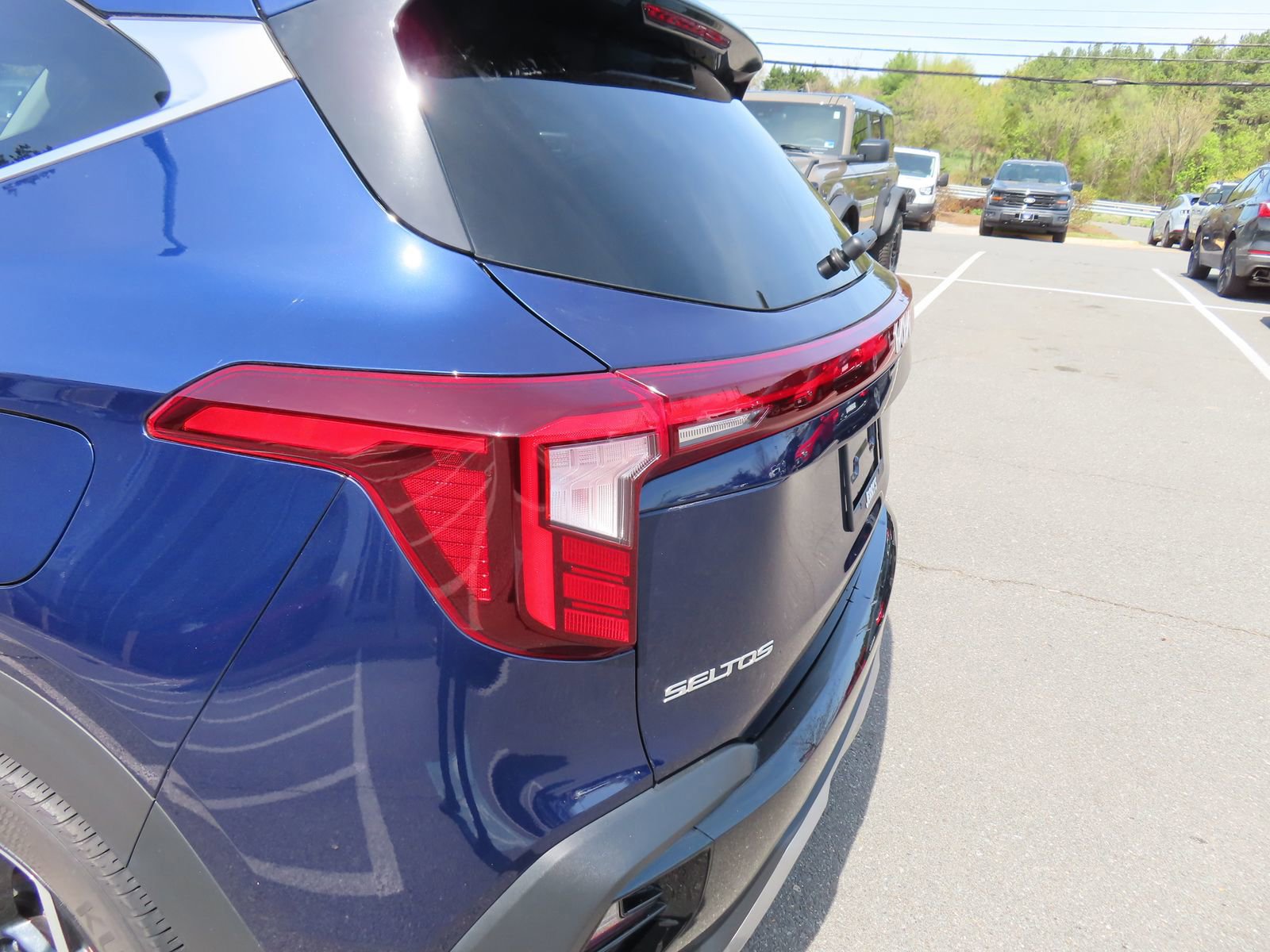 Used 2024 Kia Seltos EX image 11