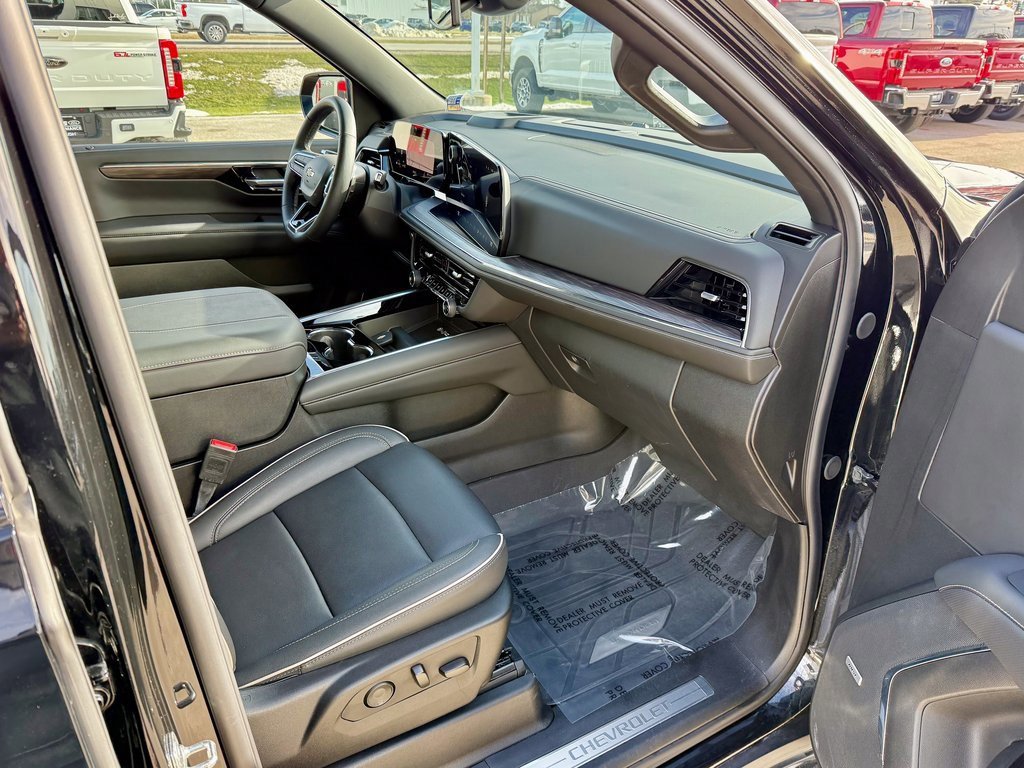 Used 2025 Chevrolet Suburban Premier w/ Sun And Tow Package image 20
