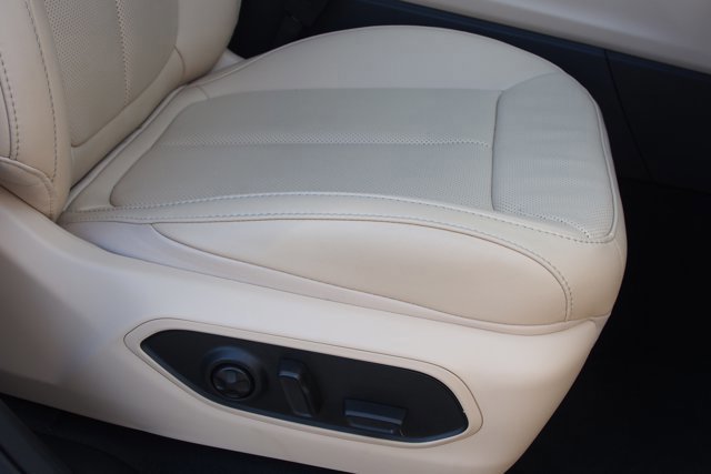 Used 2025 Jeep Grand Cherokee L Limited w/ Luxury Tech Group II image 12