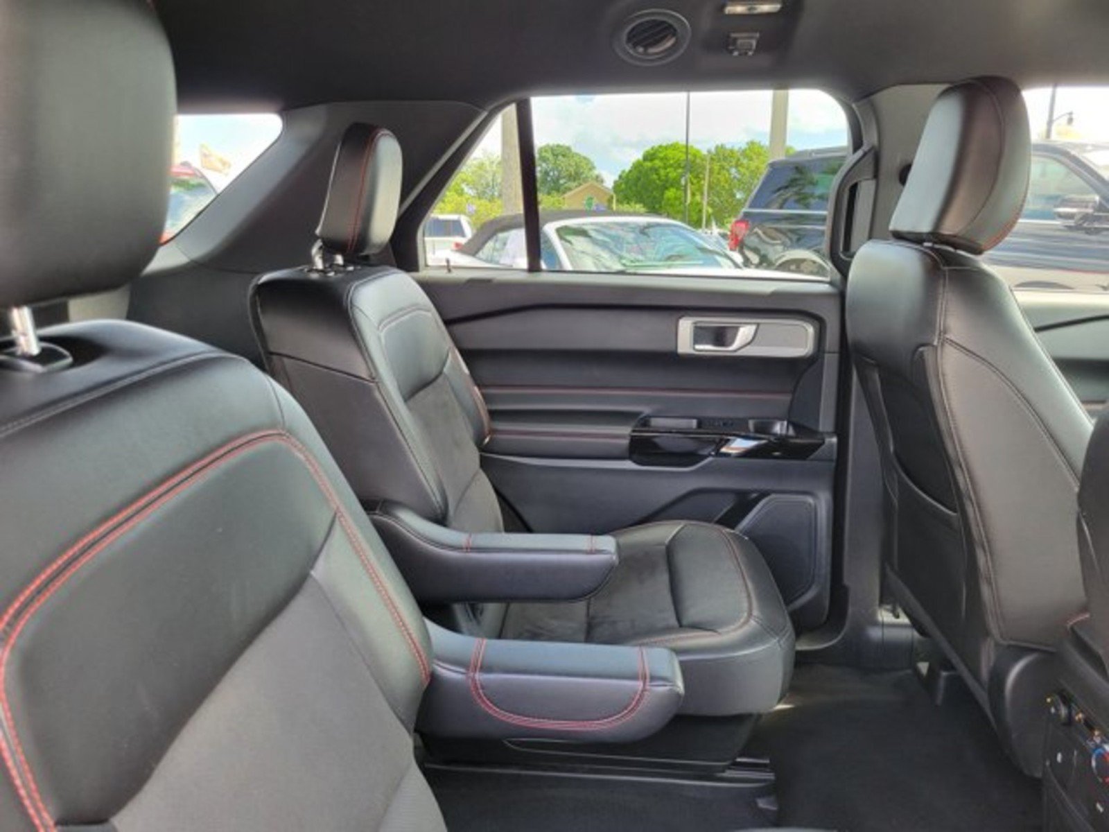 Certified 2022 Ford Explorer ST-Line w/ Class IV Trailer Tow Package RWD image 32