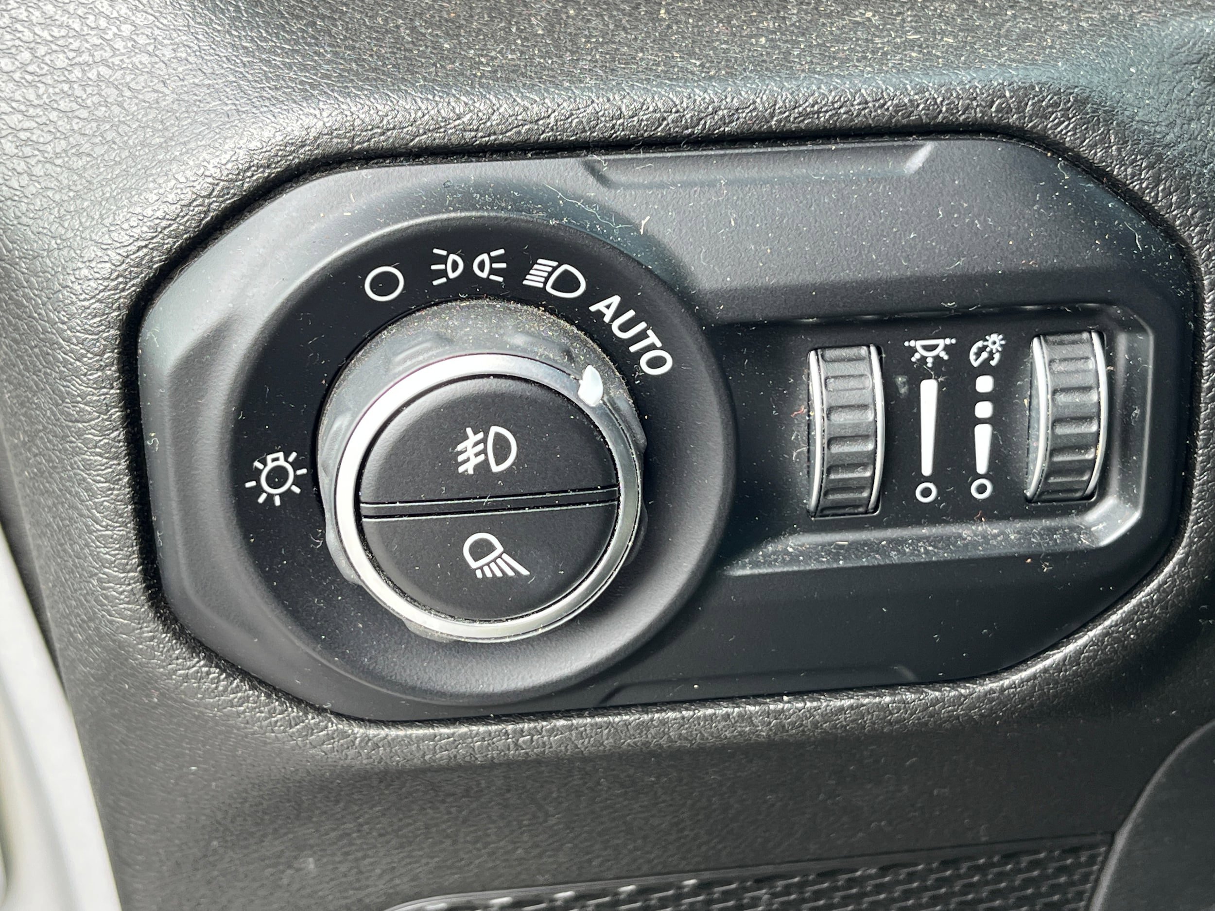 Used 2020 Jeep Gladiator Overland AWD/4WD image 21