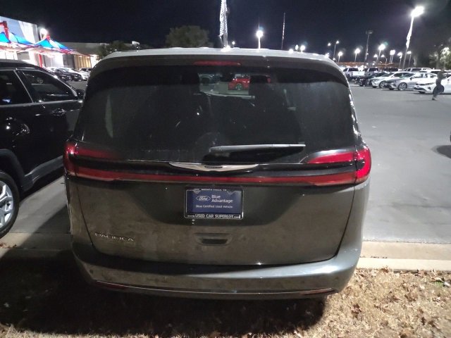 Used 2023 Chrysler Pacifica Touring-L image 3