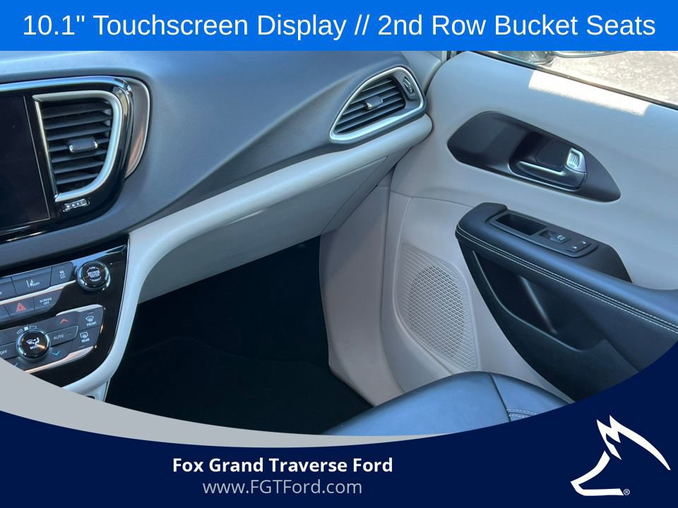 Used 2024 Chrysler Pacifica Touring-L image 31