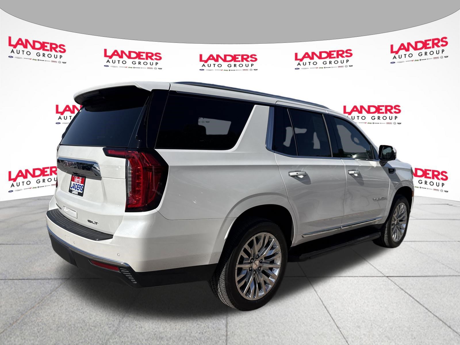 Used 2023 GMC Yukon SLT w/ SLT Luxury Package RWD image 3