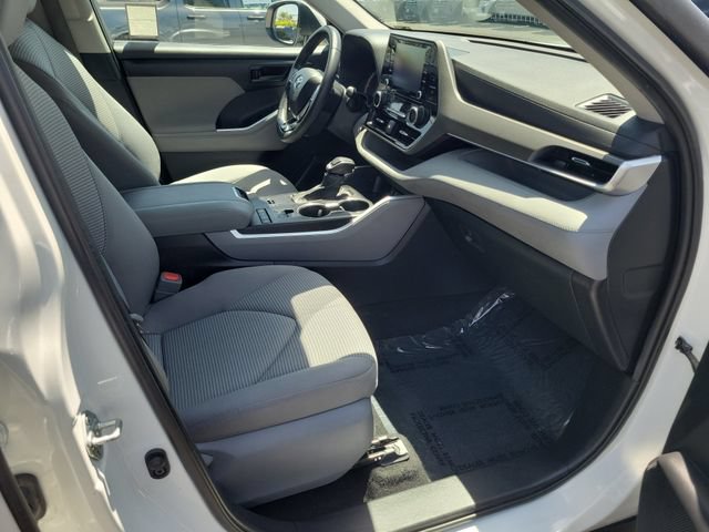 Used 2021 Toyota Highlander LE FWD image 16