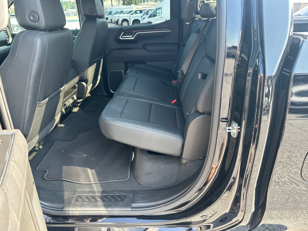 Used 2025 GMC Sierra 1500 SLT AWD/4WD image 22