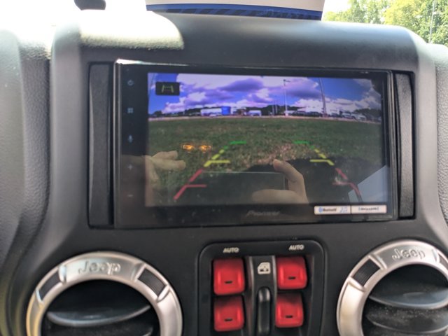 Used 2017 Jeep Wrangler Unlimited Sahara w/ Connectivity Group AWD/4WD image 21