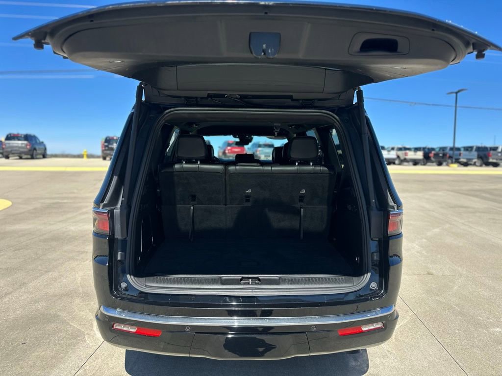 Used 2024 Jeep Wagoneer Series II w/ Flexible Seating Group image 41