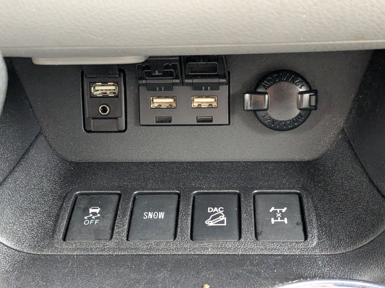 Used 2019 Toyota Highlander LE image 25